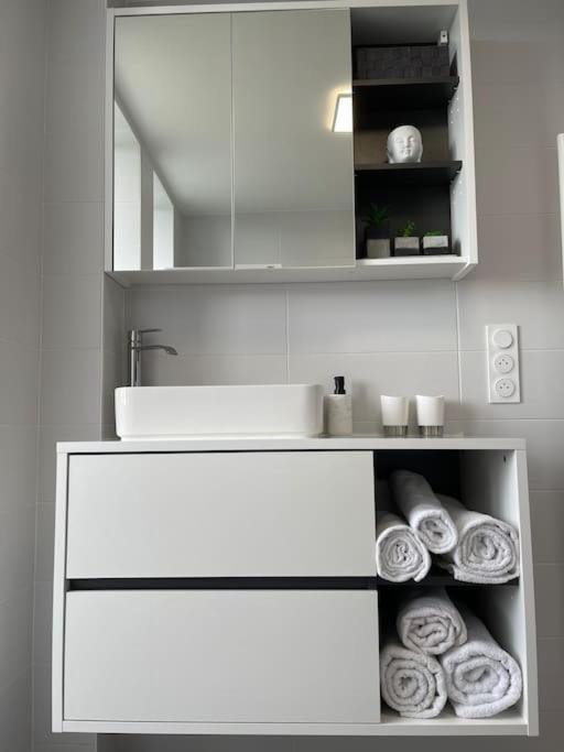 Appartement T3 En Centre-Ville De โทนง-เลส์-แบงส์ ภายนอก รูปภาพ